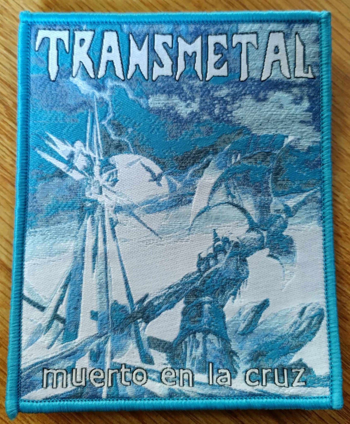 Transmetal muerto en la cruz Woven Patch (skyblue border)